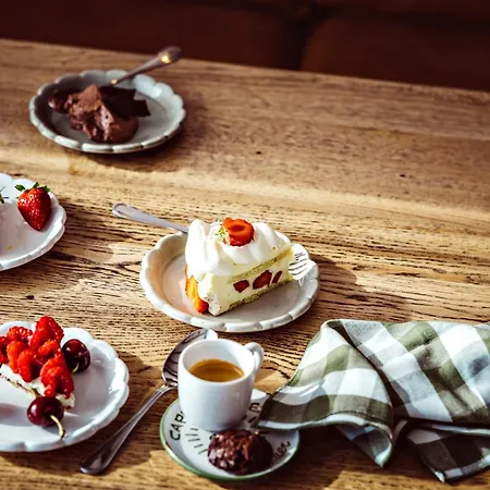 Capelongue, A Beaumier & فندق بونيو